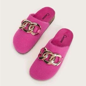** Cuccoo Fuzzy Hot Pink Slip-On Birk Mules with Chunky Chain Size 9 (fits 8/39)